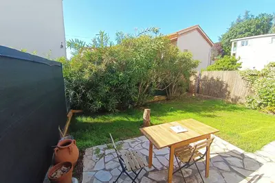 Image de Appartement rénové avec terrasse et jardin