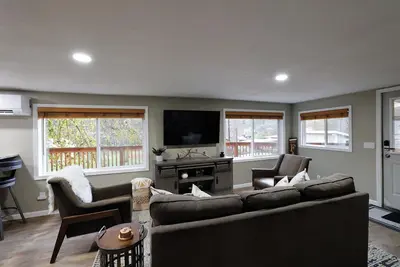 Image de Popular Clearwater river Idaho. Enjoy Outdoor kitchen, Hot tub and spa shower.