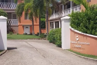 Image de Beautiful island getaway, close proximity to popular beaches and historic site A