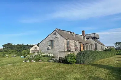 Image de Beautiful Coastal Home, steps from Cisco Beach