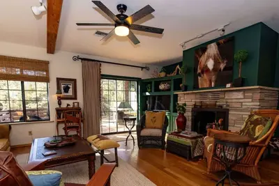 Image de *Luxury Retreat  *Fireplace *10 mins to Downtown