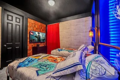 Image de 6 King Beds -9 Bed 6 Bath Resort Villa With Theme Decorated Rooms!