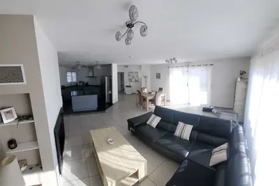 Image de très agréable villa avec piscine