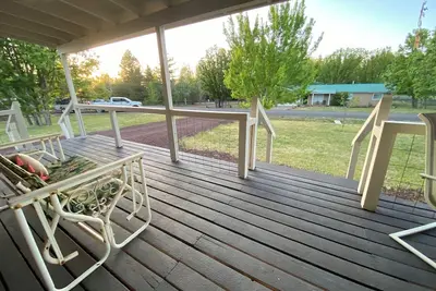Image de Hiking trails and access to Elder Lake and Woodland Lake from front door!