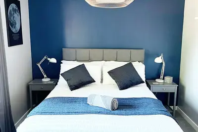 Image de Modern 3br House, Near City Centre + Airport, Free Parking, Fast Wifi, King Bed