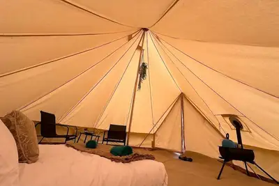 Image de Barn Owl Tent in Meadow
