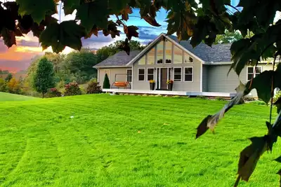Image de Impressive 3 bdr\/3bth 25 mins from Nd & beaches. Workout, game room, spa, & deck