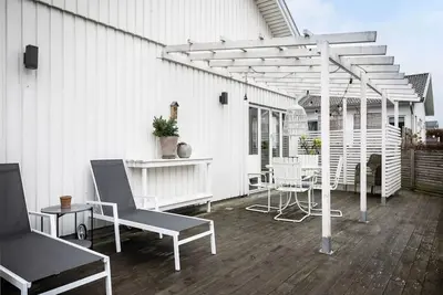 Private room nearby lake with view to the garden