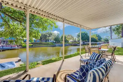 Image de The Falling Pecan Lakehouse