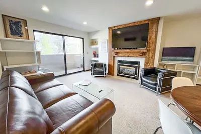 Image de Cozy Condo with mountain views, in the Heart of Avon, Walk to Gondola