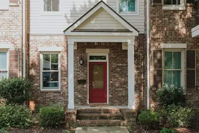 Image de 1. 6 miles from Bryant -Denny. Perfect Game day home!