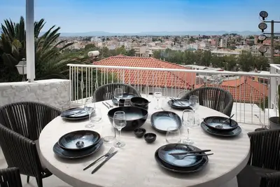 Image de Positivespace Kalamata Heights - Luxus und Historischer Charm mit Ausblick