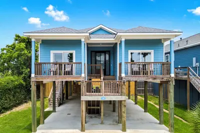 Image de Luxury Living at Seabrook Escape with an Outdoor Oasis!