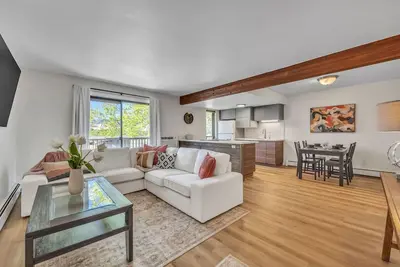 Image de Lux Modern Condo - Pool - Free Parking - Clean