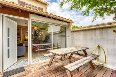 Image de Maison de vacances 'Maison Climatise, Terrasse' avec terrasse privée, Wi-Fi et climatisation