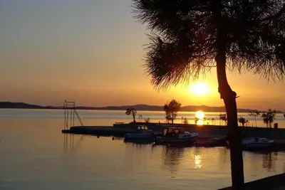 Image de Beautiful new apartment only 2 minutes walk from the sea. . .