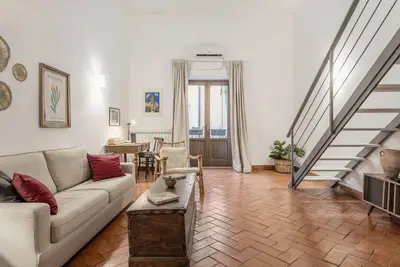 Image de Appartement \"Cathedral Cozy\" avec balcon, Wi-Fi et climatisation