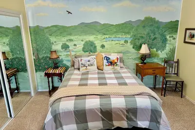 Image de Cozy farmhouse studio, a chicken lovers dream!