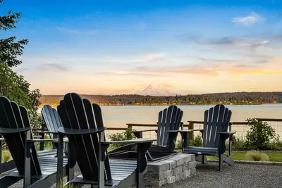 Image de Waterfront Home w/views, outdoor dining & fire pit