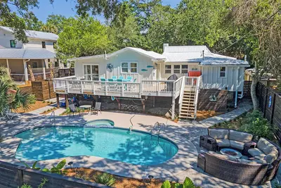 Image de 116 E Hudson - Heaven's Folly - Spa - Private Pool - Central Location