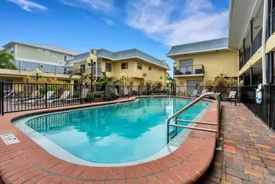 Image de Sunset Corner - Beach View & Heated Pool!