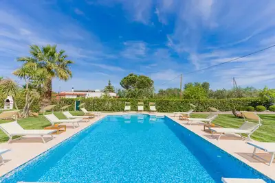 Image de Swimming pool - Private veranda and total privacy - overlooking private garden