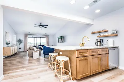 Image de Newly renovated condo, with an option for a Boat Slip! \"Lake Therapy #224\"
