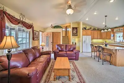 Image de Luxury Home w/ Woodfire Hot Tub and Starlink