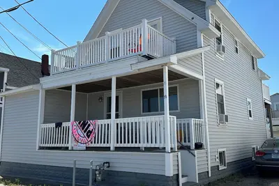 Image de 19 F Street in the Heart of the beach!