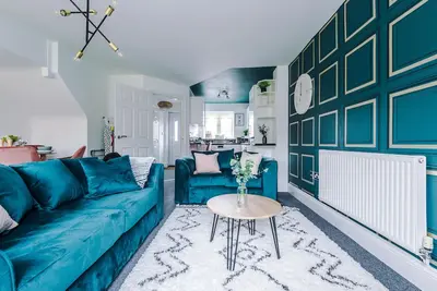 Image de Lovely 4 Bed/ Monthly Discount/ Bottle