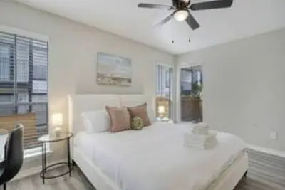 Image de Boho King 1 Bedroom Apartment near Heights in Memorial! \n