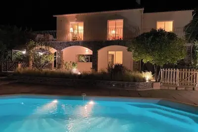 Image de Loue Villa 8 couchages à 3mm à pied de la plage, Piscine, Climatisé, Cavalaire/mer