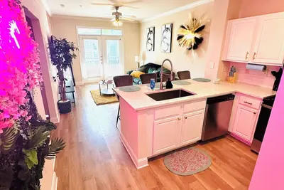 Image de Luxury resort style, pool view, 1bedroom two bed stylish apartment.