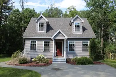 Image de Cozy Home Near Downtown, Shops, and Restaurants.