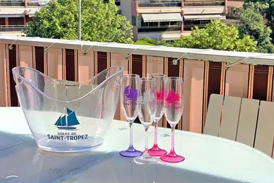 Image de Appartement T3 - 4 personnes - Climatisation - Piscine résidence - Proche plage et centre ville. . .