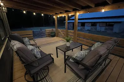 Image de Farmhouse Retreat at Bakers Creek: Pet-Friendly, Private, Convenient Location