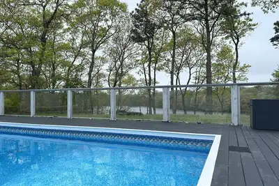 Image de Poolside Lake Escape – Family-Friendly Waterfront Home with Private Pool & Dock