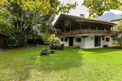 Image de Maison de vacances 'Altes Totschenhäusl Am Ziller' avec vue sur la montagne, jardin privé et Wi-Fi