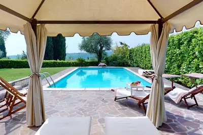 Image de Villa Oleandri con piscina By Bookinggardalake