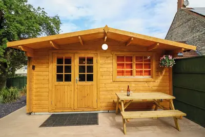 Image de Log Cabin - Amber Glow, pet friendly, with a garden in Glastonbury