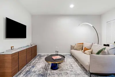 Image de Urban Oasis! Pet-friendly, Full Kitchen, Onsite Pool, Near Jungle Island