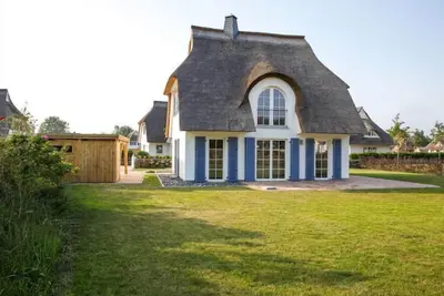 Image de Maison Luxe CĂ´te Bodden avec Sauna