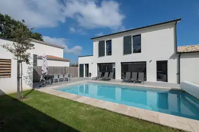 Image de Villa 4 chambres 4 salle de bains + jardin et piscine privative (10)