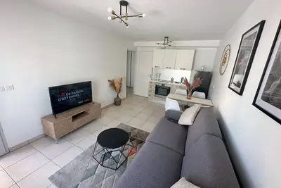 Image de Beau T2 cœur de juan les pins  climatisé à 1min à pied de la plage