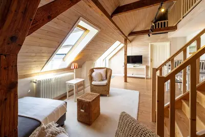 Image de Cozy attic apartment in listed villa with lake view