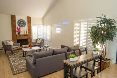 Image de Quiet 4 Br Home with Pool + Patio