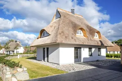 Image de Maison à Bodstedt avec sauna près du lagon