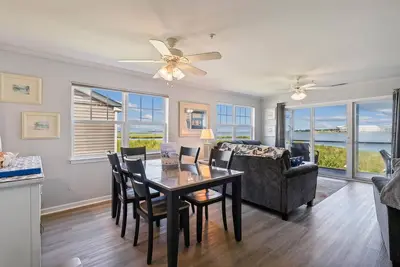 Image de Complementary activities! ! ! A $300 Weekly Value! ! Only a few miles from Bethany Beach, this beautifully decorated first floor No Stairs end unit sits just feet away from the bay!