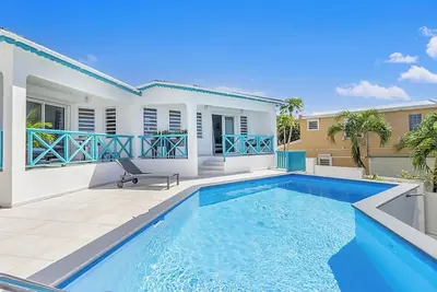 Image de Appartement récemment rénové avec piscine et vue sur l'océan #1