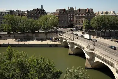 Image de Un Extraordinaire 2-Ch/1SdB Duplex au Quai des Orfèvres
